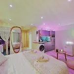 Bali Jacuzzi Balneo Cinema Апартаменты *
