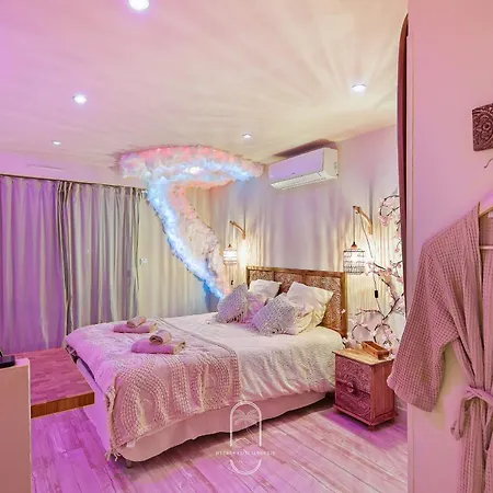 Bali Jacuzzi Balneo Cinema Апартаменты Йер